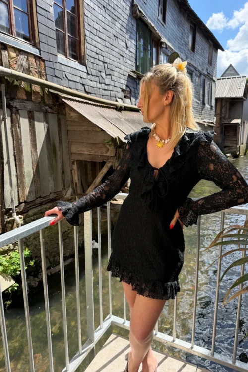 robe-courte-dentelle-noire-volants-dreambyc Robe courte dentelle noire, volants & laçage | Dream By C