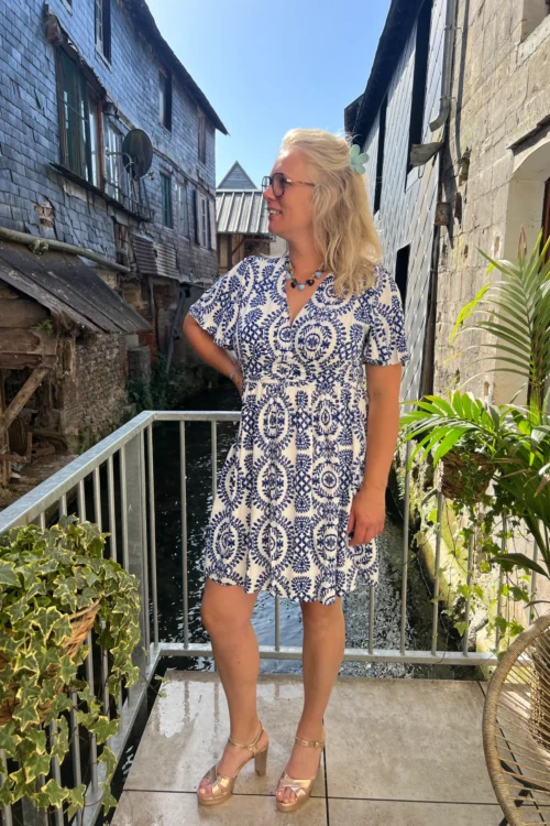 Robe courte grande taille été motifs Grèce col V | Dream By C