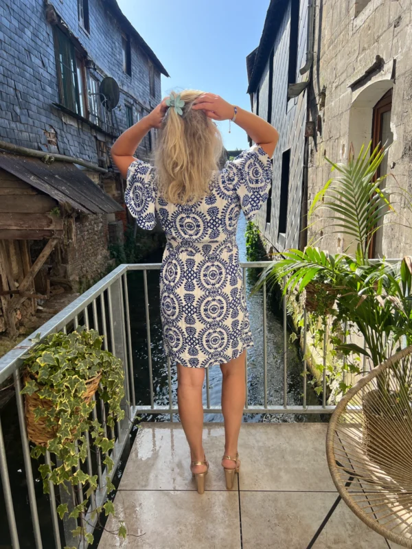 Robe courte grande taille été motifs Grèce col V | Dream By C