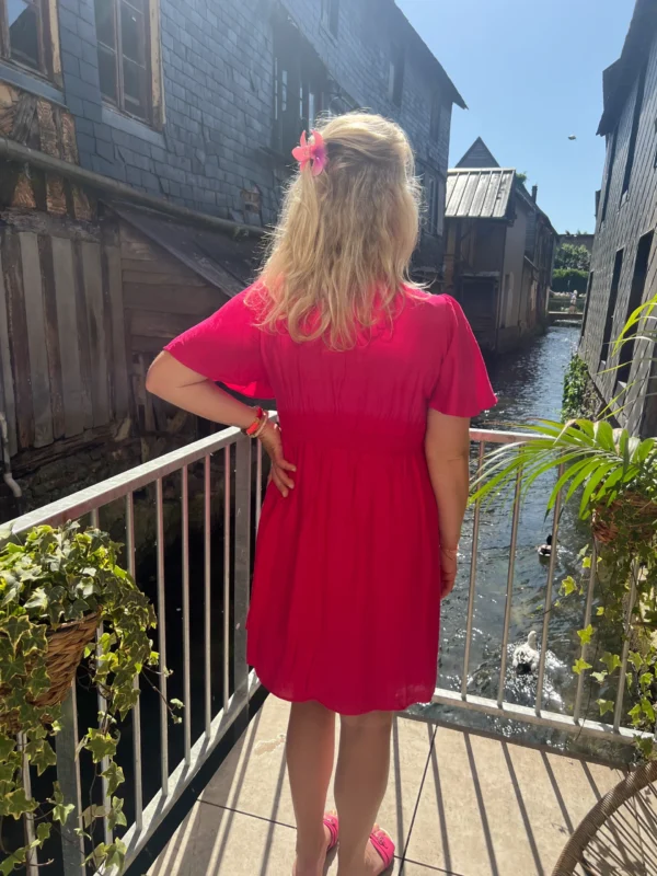Robe fuchsia grande taille courte col V doublée | Dream By C