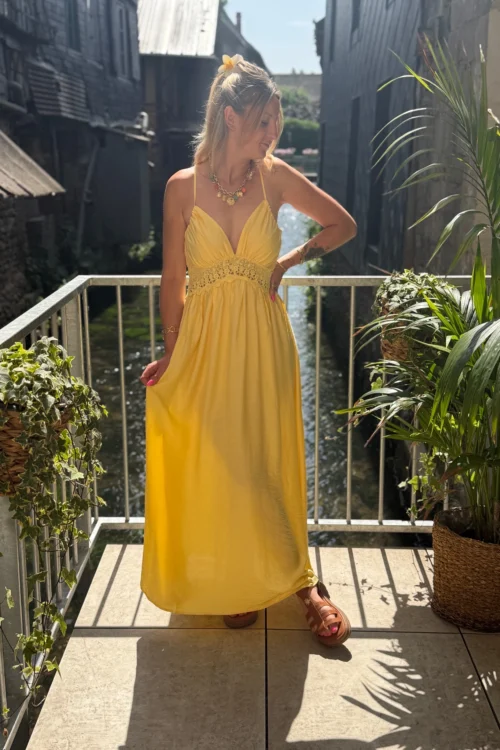robe-longue-dos-nu-brodee-jaune Robe longue dos nu brodée jaune, bretelles laçage | Dream By C