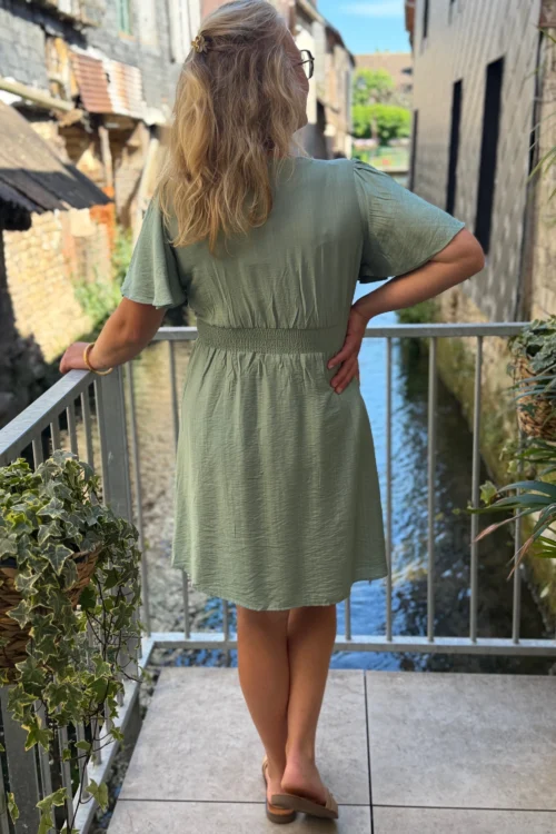 Robe vert sauge grande taille courte col V | Dream By C