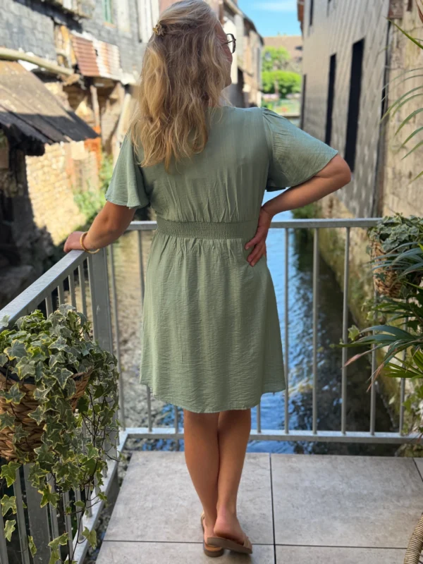 Robe vert sauge grande taille courte col V | Dream By C
