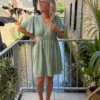 Robe vert sauge grande taille courte col V | Dream By C