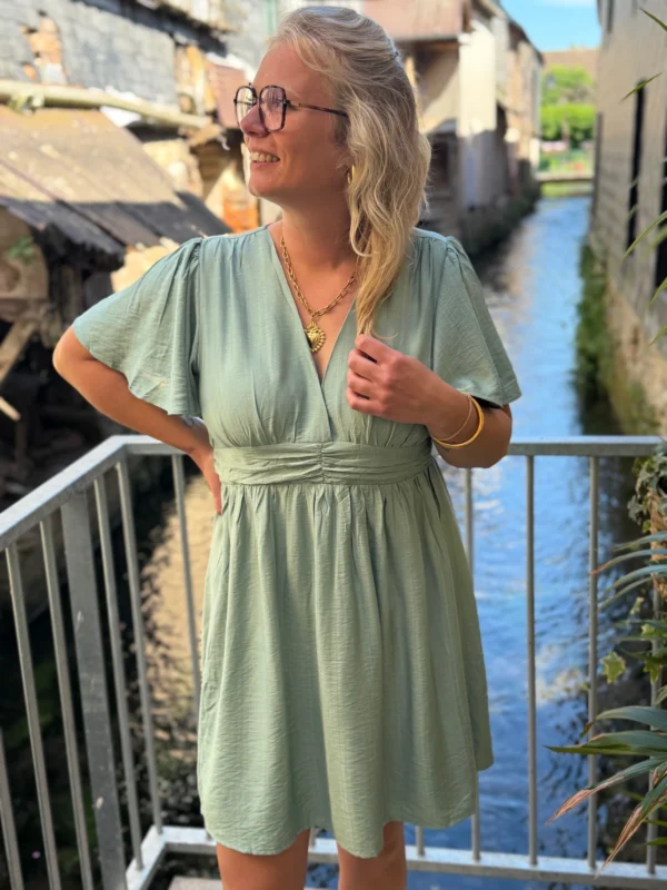 Robe vert sauge grande taille courte col V | Dream By C