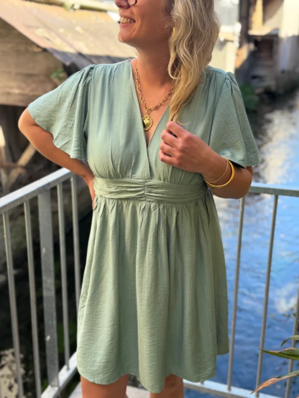 Robe vert sauge grande taille courte col V | Dream By C