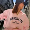 Sweat zippé femme brodé Brooklyn rose pâle | Dream By C