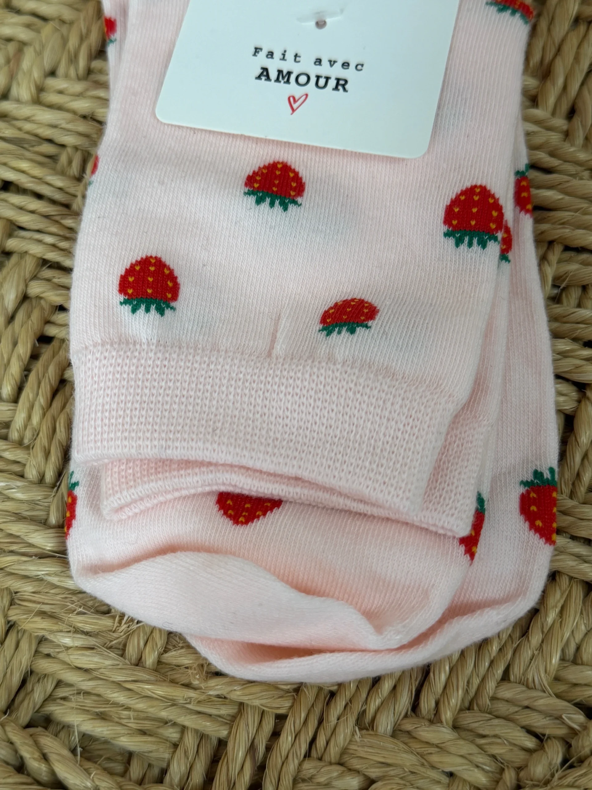 Chaussettes roses fraises