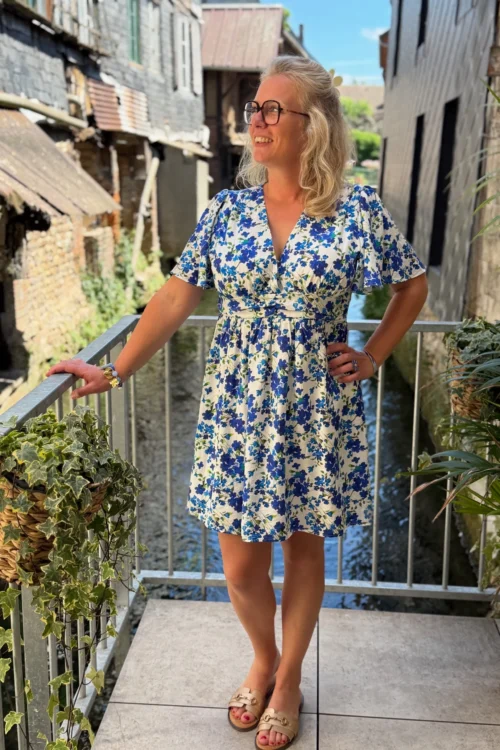 Robe fleurie grande taille col V courte | Dream By C