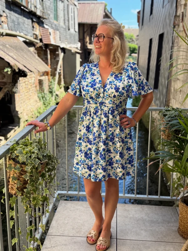 Robe fleurie grande taille col V courte | Dream By C