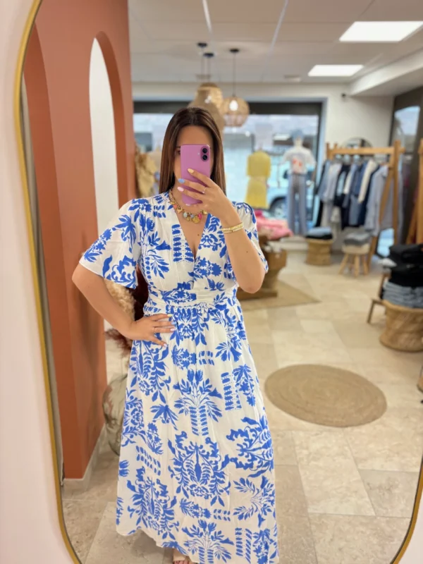-robe-longue-blanche-fleurie-bleue-grande-taille-bandeau Robe longue blanche fleurie grande taille bleue | Dream By C