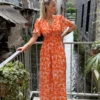 Robe longue orange imprimée femme volants col V | Dream By C