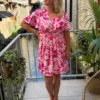 Robe rose grande taille col V courte | Dream By C