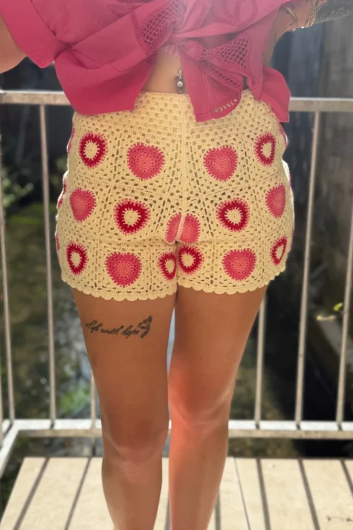 Short crochet femme écru à cœurs roses | Dream By C