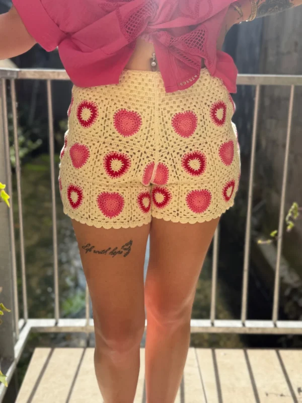 Short crochet femme écru à cœurs roses | Dream By C