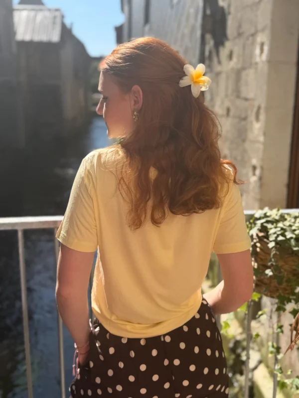 t-shirt-basics-col-v-de-couleur-jaune T-shirt basique col V couleur femme | Dream By C