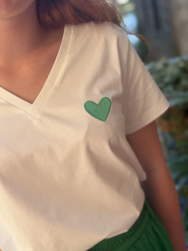 T-shirt col V cœur brodé femme | Dream By C