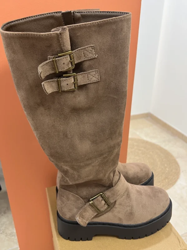 Bottes Daim Boucles Taupe – Semelle Crantée | Dream By C