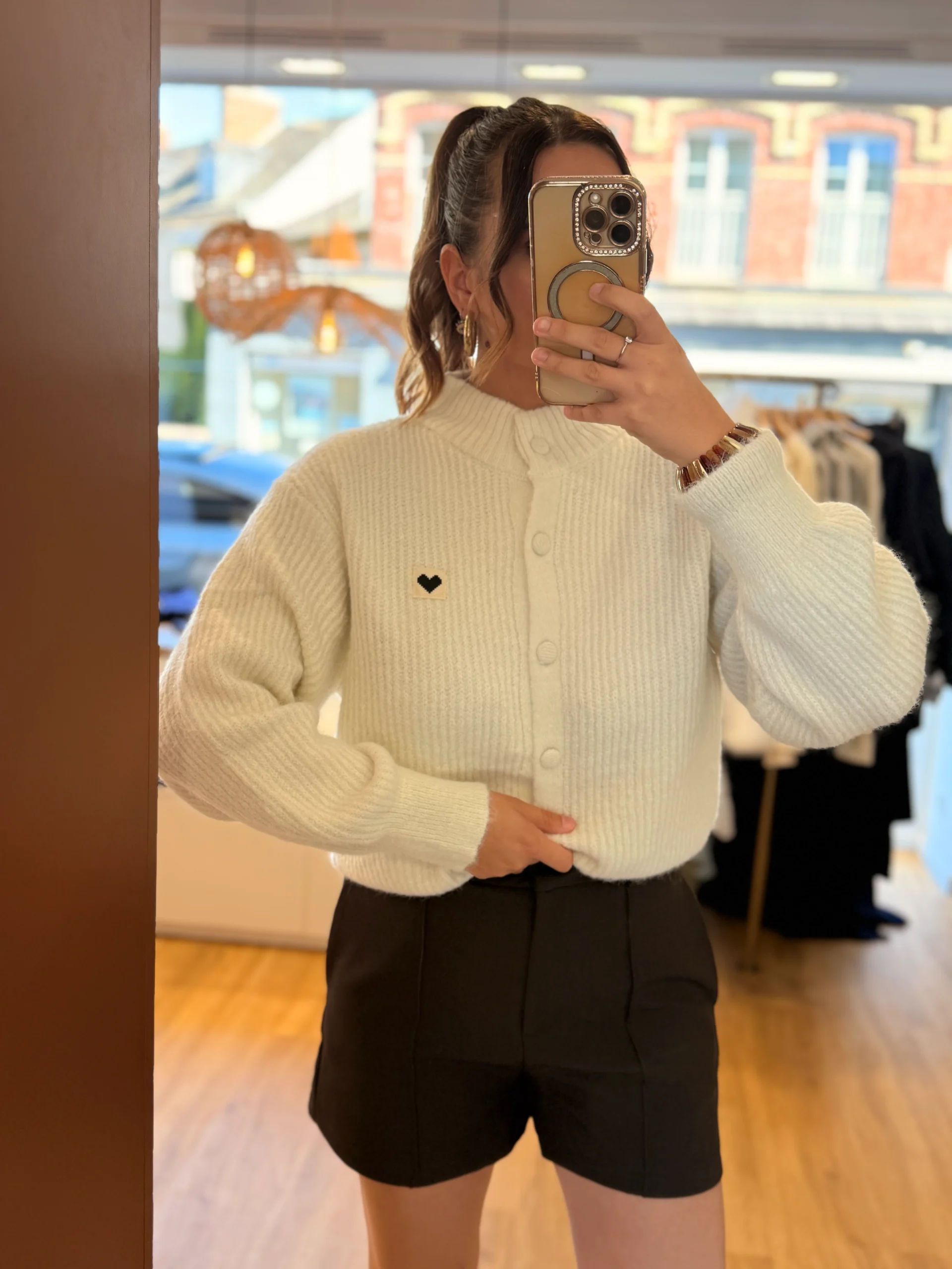 Gilet blanc avec patch coeur noir