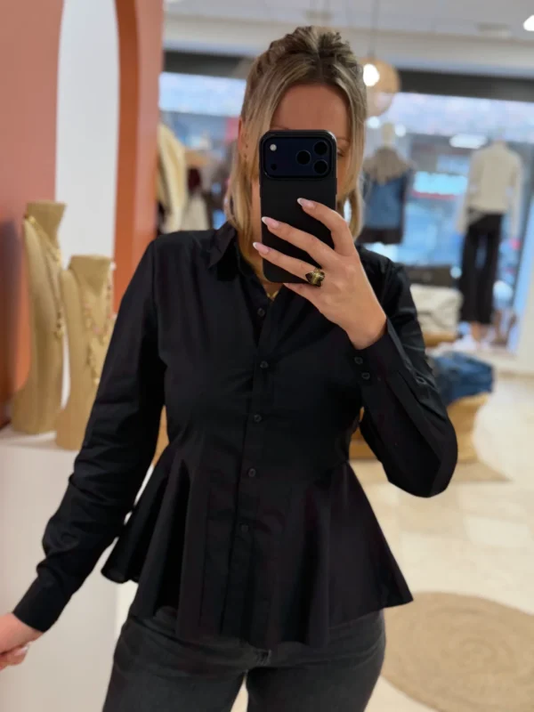 Chemise noire à volant femme B.Young, du 34 au 46 | Dream By C