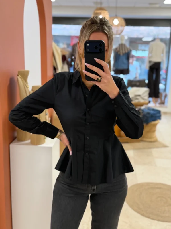 Chemise noire à volant femme B.Young, du 34 au 46 | Dream By C