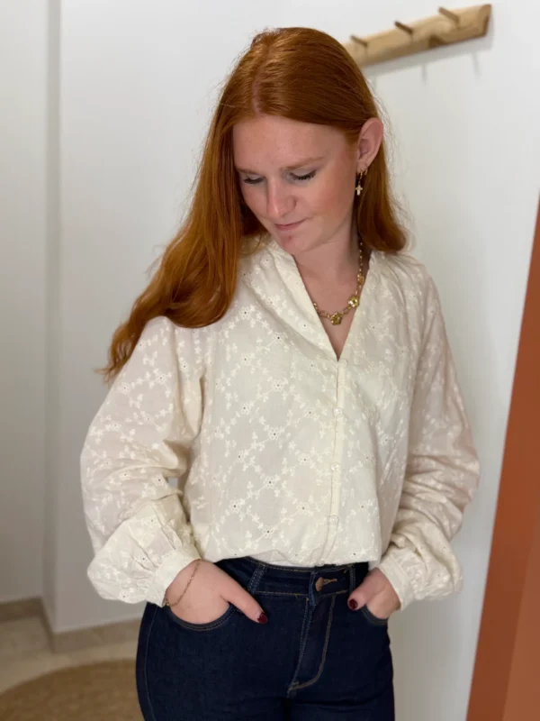 Blouse broderie anglaise beige femme, col mao | Dream By C