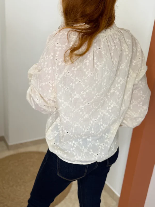 Blouse broderie anglaise beige femme, col mao | Dream By C