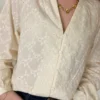 Blouse broderie anglaise beige femme, col mao | Dream By C