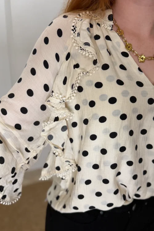 Blouse à pois volants et broderies femme, col V | Dream By C