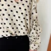 Blouse à pois volants et broderies femme, col V | Dream By C
