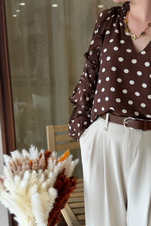 blouse-pois-volants-broderies-femme-dream Blouse à pois volants et broderies femme, col V | Dream By C