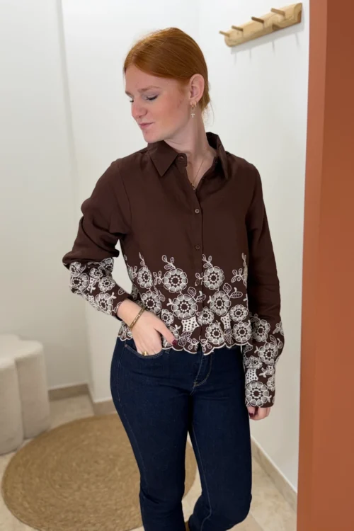 chemisier-court-brode-chocolat-femme Chemisier court brodé chocolat femme, broderies | Dream By C
