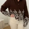 Chemisier court brodé chocolat femme, broderies | Dream By C
