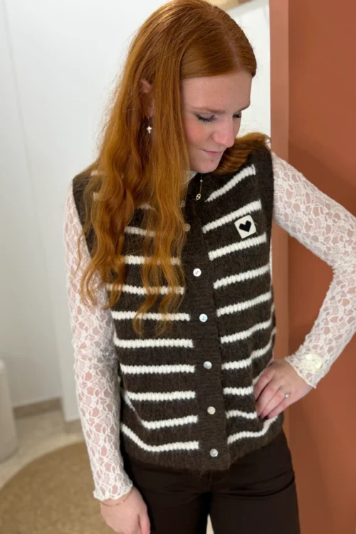 -gilet-sans-manches-raye-chocolat-patch-coeur-femme Gilet sans manches rayé chocolat femme | Dream By C