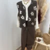 Gilet sherpa enfant chocolat à fleurs écrues | Dream By C