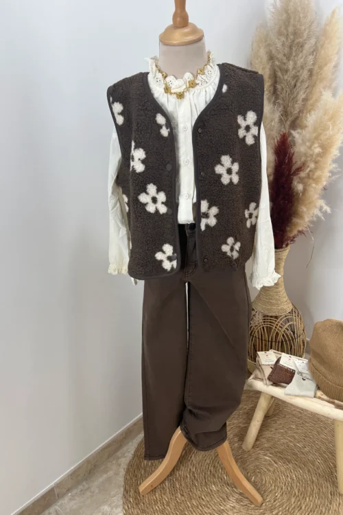 Gilet sherpa enfant chocolat à fleurs écrues | Dream By C