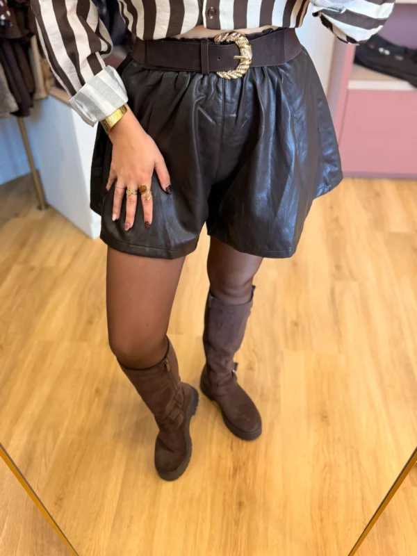 Short effet cuir femme chocolat, coupe ample | Dream By C