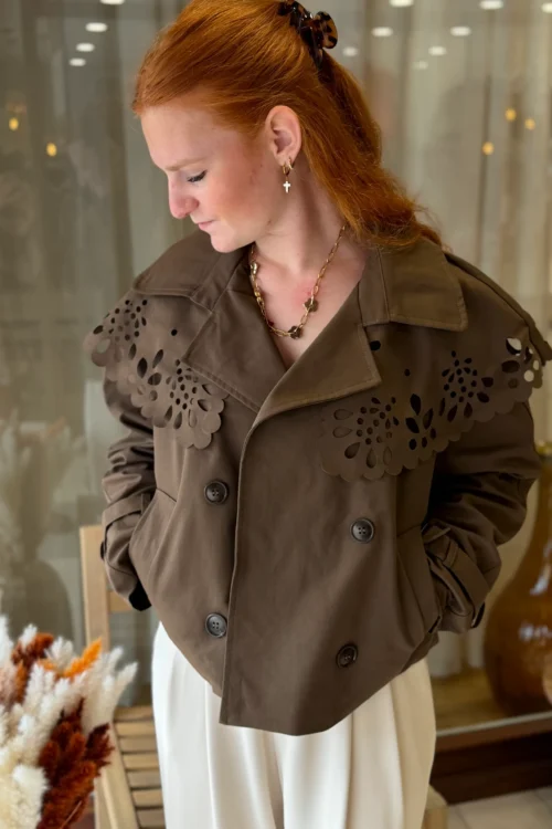 trench-chocolat-broderie-femme Trench chocolat broderie femme, col brodé, S/M-M/L | Dream By C